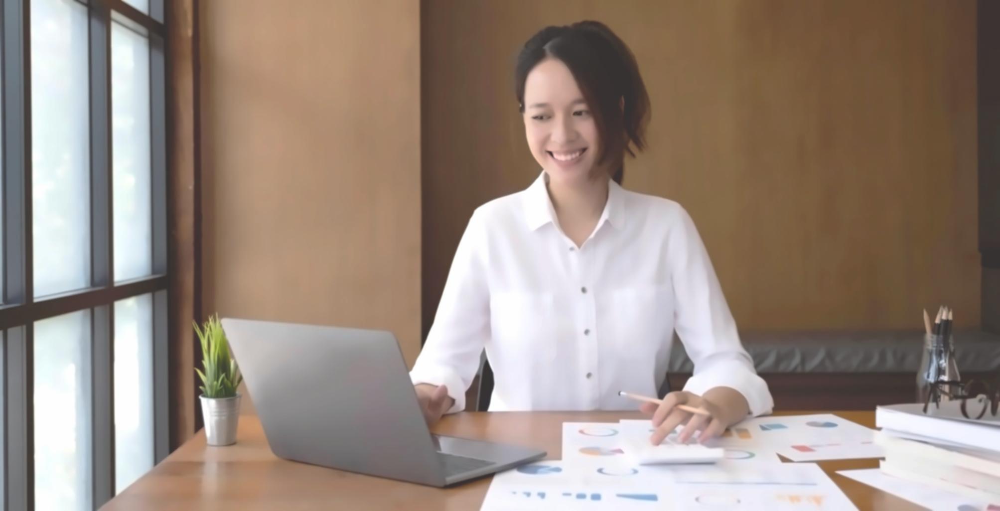 Análisis de estados financieros con gráficos y ratios clave